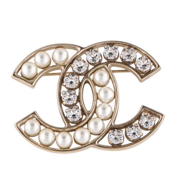 🎀SOLD 🎀Chanel
Faux Pearl & Strass CC Brooch - Picture 2 of 3
